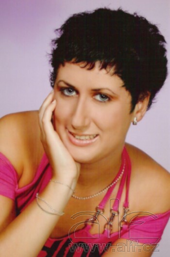 Monika Fialková - zpěvačka, herečka, moderátorka