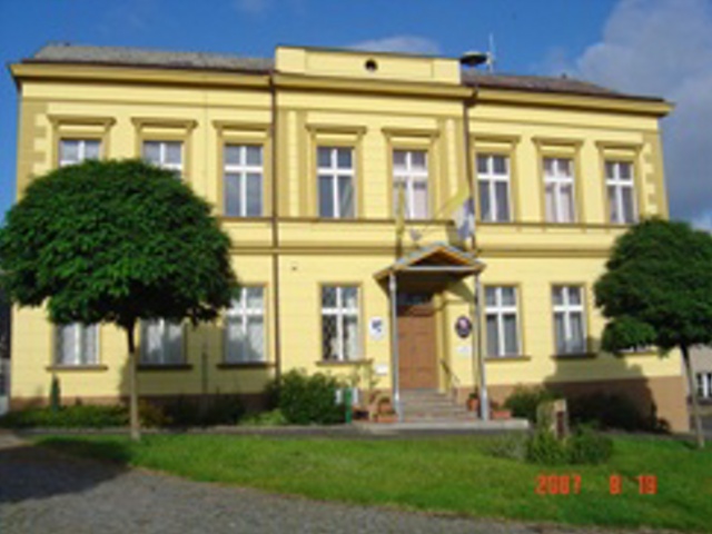 Ubytovna "Labe" - budova Obecního úřadu Libochovany